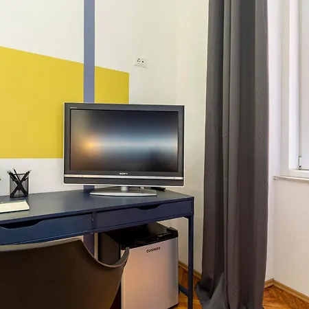 Apartamento Lovely Guest-room With Private Bathroom
