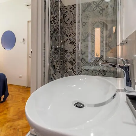 Lovely Guest-room With Private Bathroom