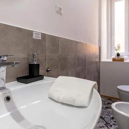 Lovely Guest-room With Private Bathroom