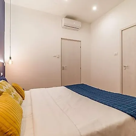 Lovely Guest-room With Private Bathroom Apartment