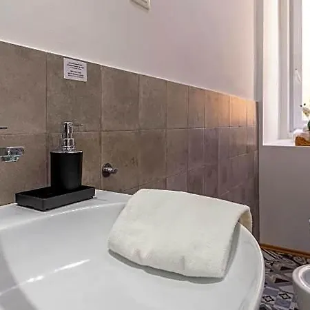 Lovely Guest-room With Private Bathroom *