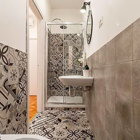Lovely Guest-room With Private Bathroom Apartment *