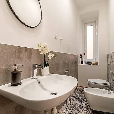 Lovely Guest-room With Private Bathroom Apartment
